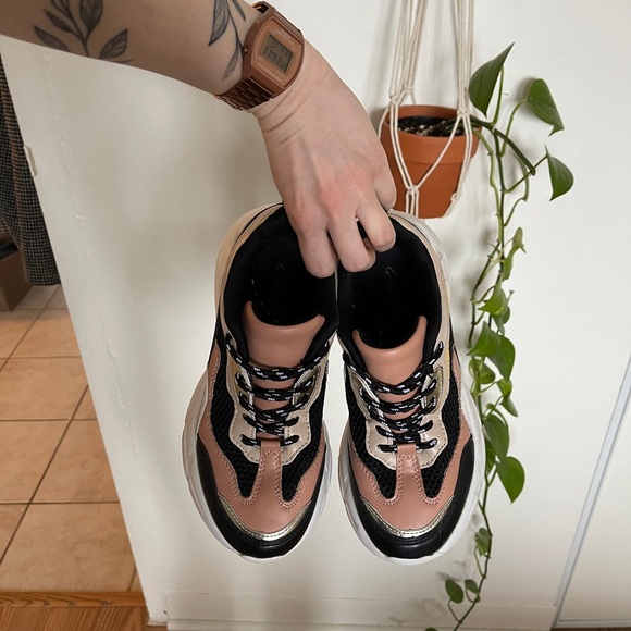 Sneakers with platform - Size 7 - new worn once - Picture 2 of 3